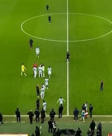 Adana Demirspor, Galatasaray maçında sahadan çekildi!
