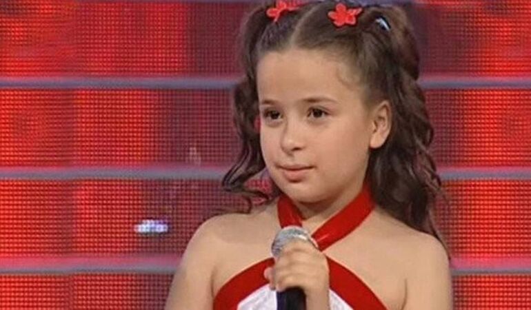 Bir Şarkısın Sen yarışmasının ‘Fındık Kurdu’ Berna Karagözoğlu’nun sahne tarzı gündem oldu!