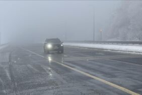 Bolu Dağı'nda kar ve sis... Görüş mesafesi 40 metreye kadar düştü