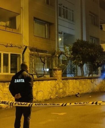 Duvarlarında çatlaklar oluşan 4 katlı bina boşaltılarak mühürlendi!