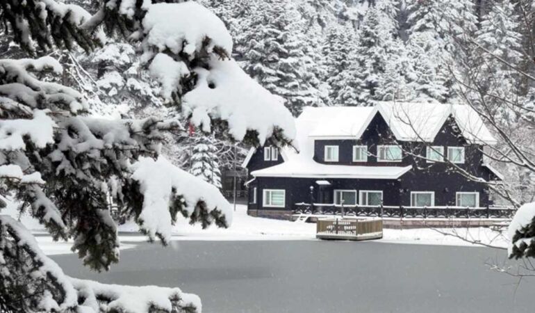 Gölcük Tabiat Parkı beyaz örtüyle kaplandı
