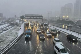 İstanbul trafiğinde 'kar yağışı'! Bazı bölgelerde trafik yoğunluğu oluştu