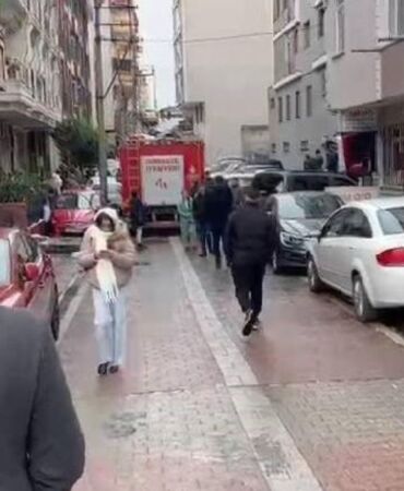 İstanbul'da 13 katlı binanın çatısına düştü!