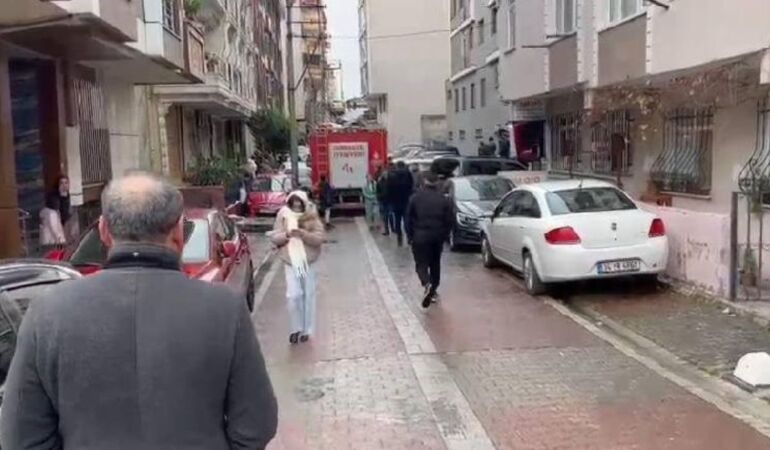 İstanbul'da 13 katlı binanın çatısına düştü!