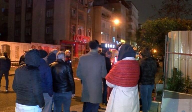 İstanbul'da 4 katlı binanın kolonlarından ses geldi! Yol trafiğe kapatıldı