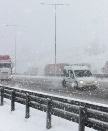 İstanbul'da kar yağışı nedeniyle yollar boş kaldı
