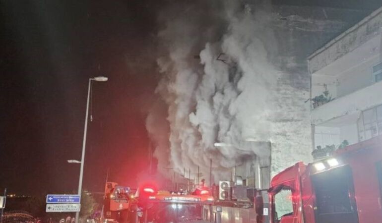 İstanbul'da mobilya atölyesinde yangın! 6 kişi mahsur kaldı