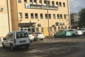 İzmir'de okulda bıçaklı kavga 2 öğrenci hastaneye kaldırıldı!