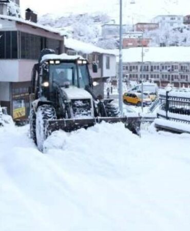 Kar yağışı nedeniyle kapanan 219 köy yolundan 170'i ulaşıma açıldı