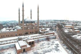 Karlar altında kalan Selimiye Camisi görenleri büyüledi...