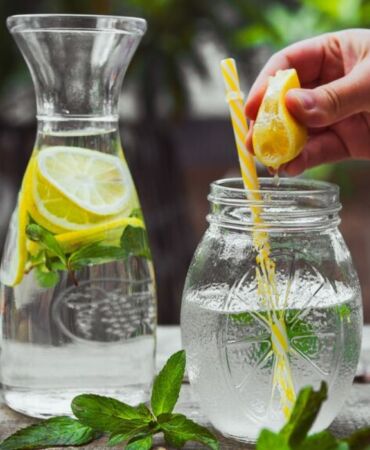 Sabahları bir bardak limonlu su içmenin faydaları