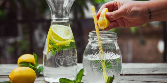 Maden suyuna bir dilim limon ekleyin! Böbrekleri çalıştıran mucize karışım