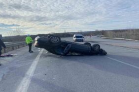 Yola aniden çıkan köpek faciaya neden oluyordu! Araç takla attı, 3 kişi yaralandı
