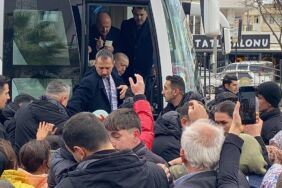 CUMHURBAŞKANI ERDOĞAN ADIYAMAN'DA CUMHURBAŞKANI ERDOĞAN'A DEPREMZEDELERDEN BÜYÜK İLGİ