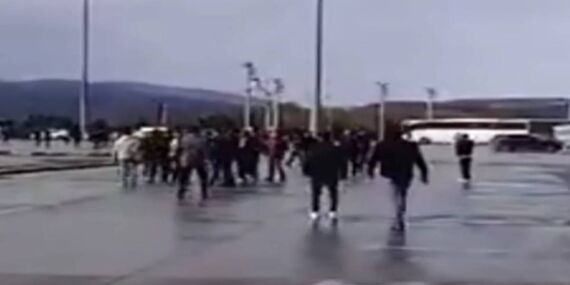 Fenerbahçe ile Amedspor taraftarları arasında bıçaklı kavga: 2 yaralı