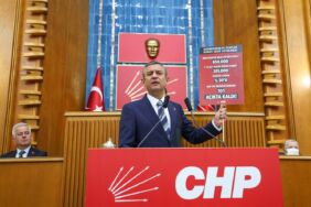 CHP LİDERİ ÖZEL: "TEĞMENLERİN TAZMİNATINI ÖDEMEYE HAZIRIZ" "PARTİMİ GENEL SEÇİMLERDE DE İKTİDAR YAPMAK DIŞINDA SİYASİ HEDEFİM YOK" "ÖN SEÇİMİMİZİN TÜM DETAYLARINI KONUŞMAK ÜZERE 10 ŞUBAT PAZARTESİ GÜNÜ PARTİ MECLİSİMİZİ TOPLANTIYA ÇAĞIRMIŞ BULUNUYORUZ"