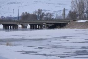 termometreler eksi 18'i gördü Kızılırmak Nehri buz tuttu!