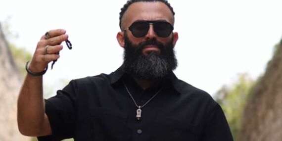 Turabi’den yeni şarkı sözleri: ‘Baban kısır olaydı da sen olmasaydın’