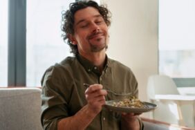 ABD'li uzman uyardı Kahvaltıda bunu tüketenler 100 yaşına kadar yaşıyor