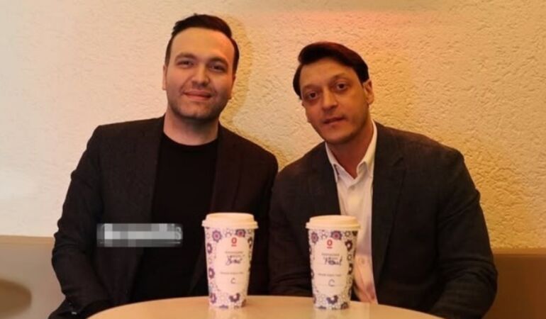 AKP'li Mesut Özil'den Espressolab'e destek 10 numara kahve paylaşımı gündem oldu