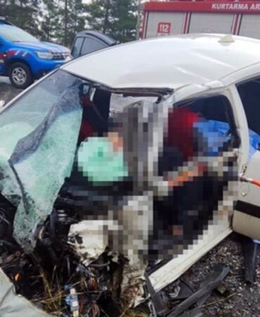 Antalya'da feci kaza! Yolcu otobüsüyle otomobil çarpıştı 2 ölü, 4 yaralı