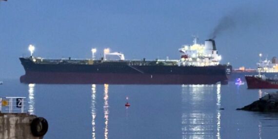 Avcılar’da denizde havaya zehir saçan tankere inceleme başlatıldı