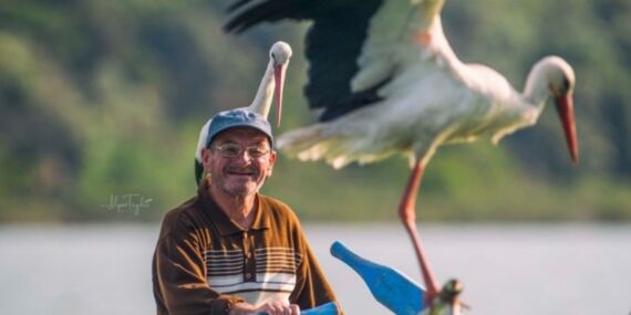 Balıkçı Adem amca baharın müjdecisi Yaren leyleği bekliyor… Eşi Nazlı geldi!