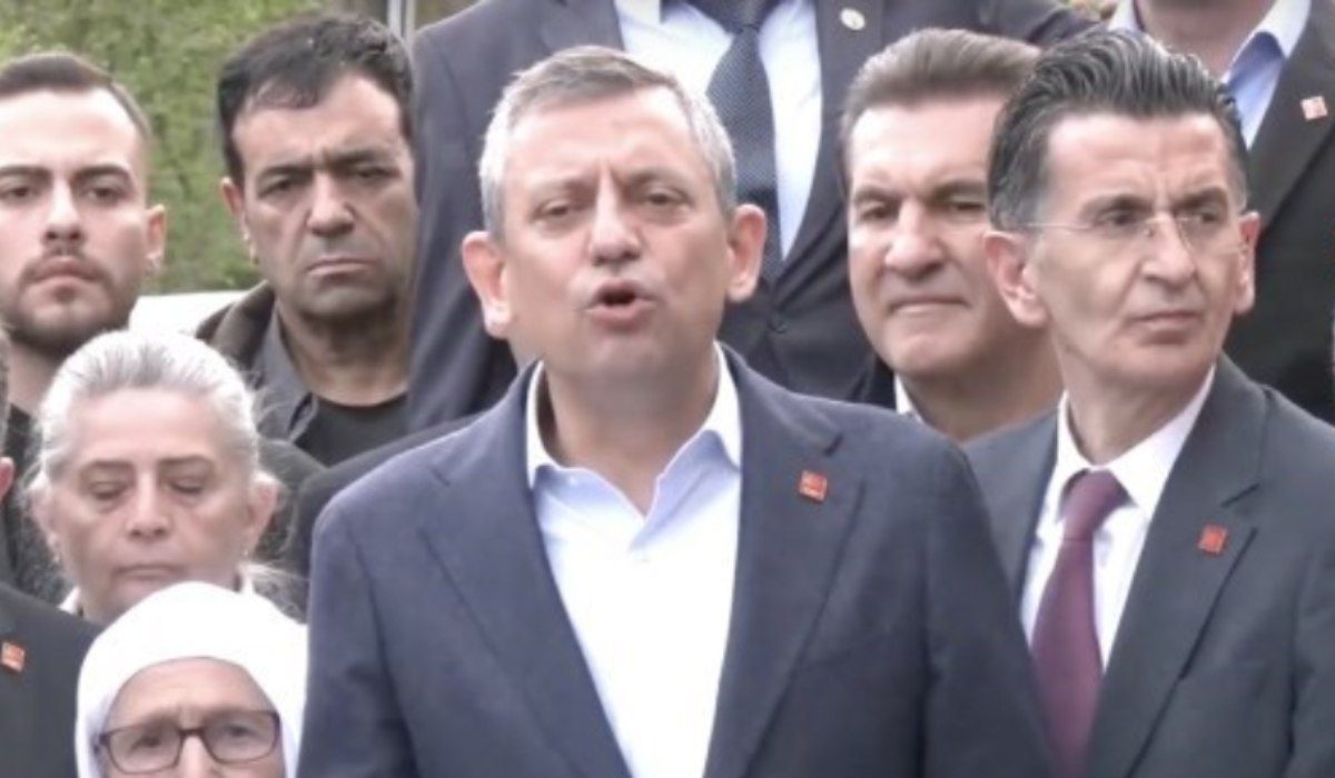 CHP lideri Özgür Özel, Ekrem İmamoğlu'nun köyünde imza kampanyasını başlattı