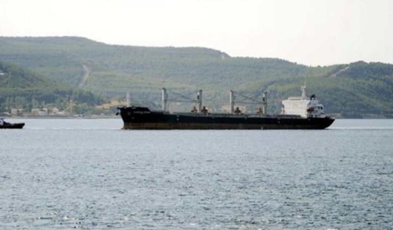 Çanakkale Boğazı'nda konteyner gemisi makine arızası yaptı