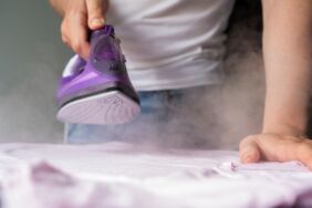 Doğru Ütü Yapma Teknikleri Nelerdir Kırışıksız ve Pürüzsüz Giysiler İçin Ütüleme Rehberi