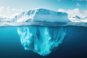 Ekolojik dengeler değişebilir! Dünyanın en büyük buzdağı karaya oturdu