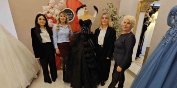 Gelinlik tasarımcısından 8 Mart Dünya Emekçi Kadınlar Günü’ne özel siyah gelinlik