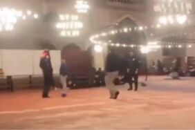 İBDA-C'liler ve polis Şehzadebaşı Camii'nde top oynadı!