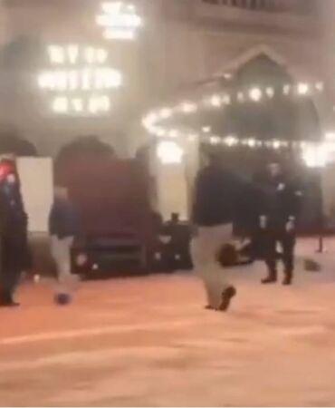 İBDA-C'liler ve polis Şehzadebaşı Camii'nde top oynadı!