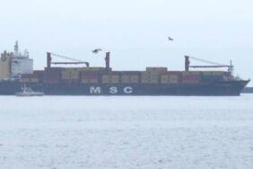 İstanbul'da MSC Rhiannon isimli kargo gemisi karaya oturdu