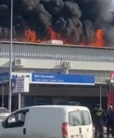 İzmir 4. Sanayi Sitesi'nde korkutan yangın Ekipler müdahale ediyor