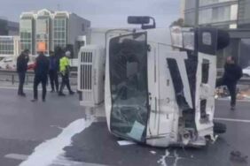 Kamyonet devrilen TEM Otoyolu'nda yol trafiğe kapandı!