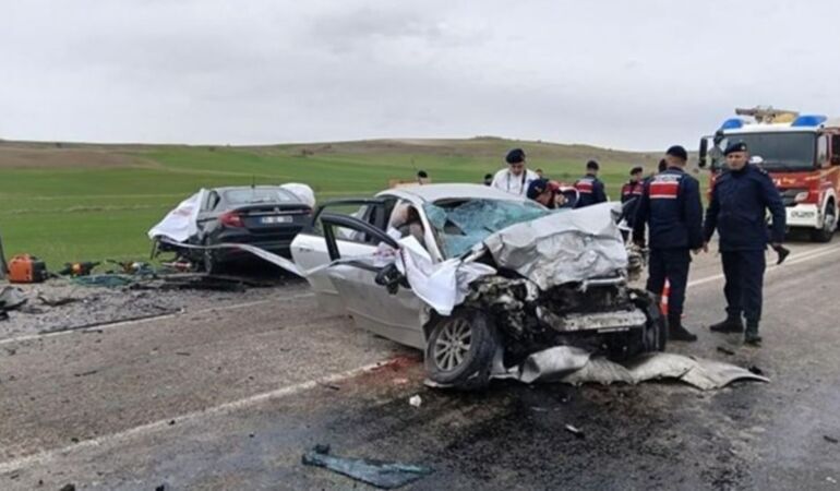 Ramazan Bayramı öncesi Ankara'da feci kaza 2’si çocuk 6 kişi hayatını kaybetti