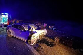 Şanlıurfa'da iki otomobil birbirine girdi Ölüler var