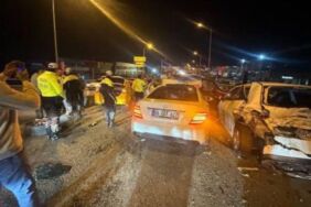 Trafik uygulama noktasında 9 araç birbirine girdi! Çok sayıda yaralı