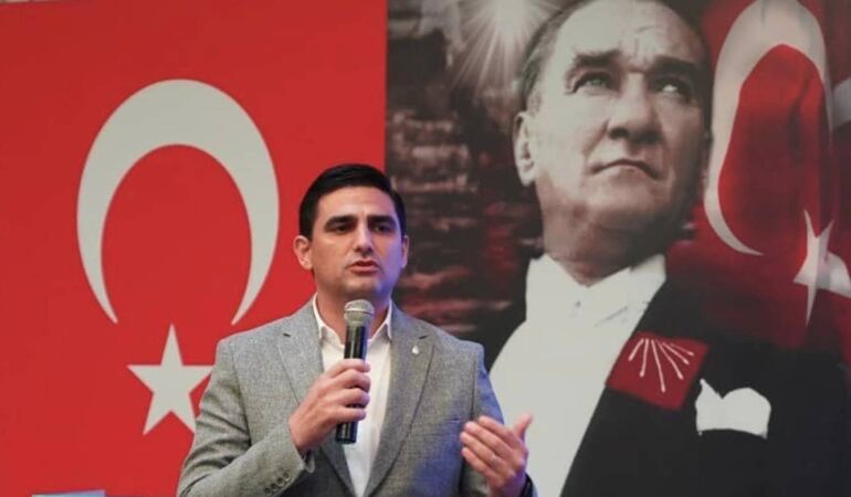 CHP’li Akköse: Demokrasi askıya alınmışken bayram kutlayamayız!