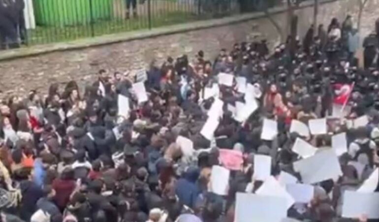 İmamoğlu için meydanlara inen öğrencilere sert müdahale