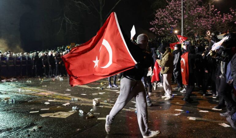 Saraçhane protestolarını takip eden 7 gazeteci beraat etti!