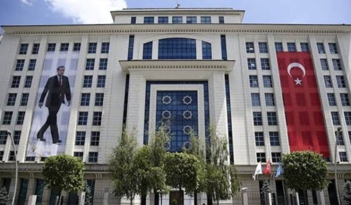 AKP Genel Merkezi'nde bir özel harekat polisi beylik tabancasıyla intihar etti