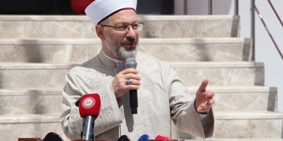 Ali Erbaş’tan dikkat çeken yapay zeka açıklaması: ‘Ayet sordum, hayretler içinde cevapladı’