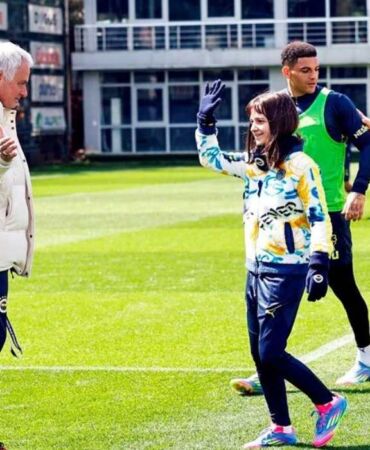 Aziz Yıldırım'ın kızı Yaz, Fenerbahçe antrenmanı ziyaret etti1