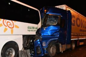 Bilecik'te TIR, tur otobüsüne çarptı Çok sayıda yaralı!