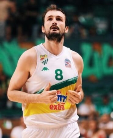 Birkan Batuk basketbola veda etti 'Büyük bir gururla oynadım'