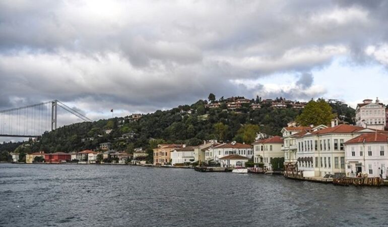 Boğaz'da deprem korkusu! Tarihi yalılar satışa çıktı