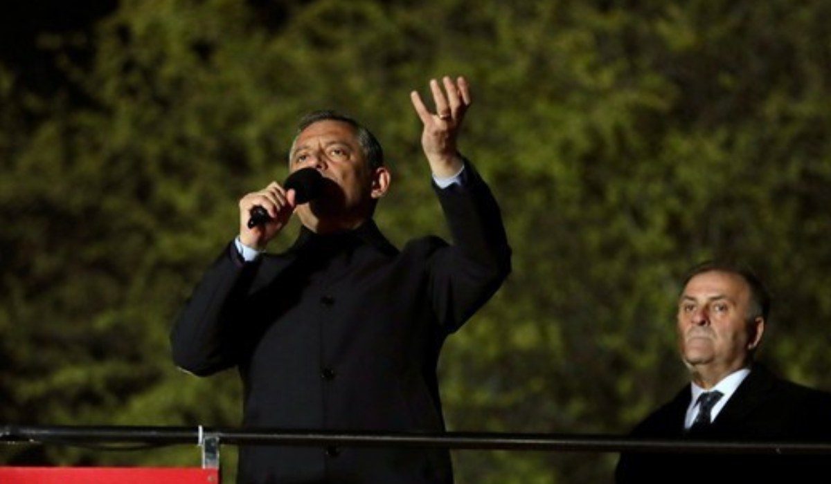 CHP Şişli’de halkla buluştu Özgür Özel’den Erdoğan’a rest 'Haddini bil!'